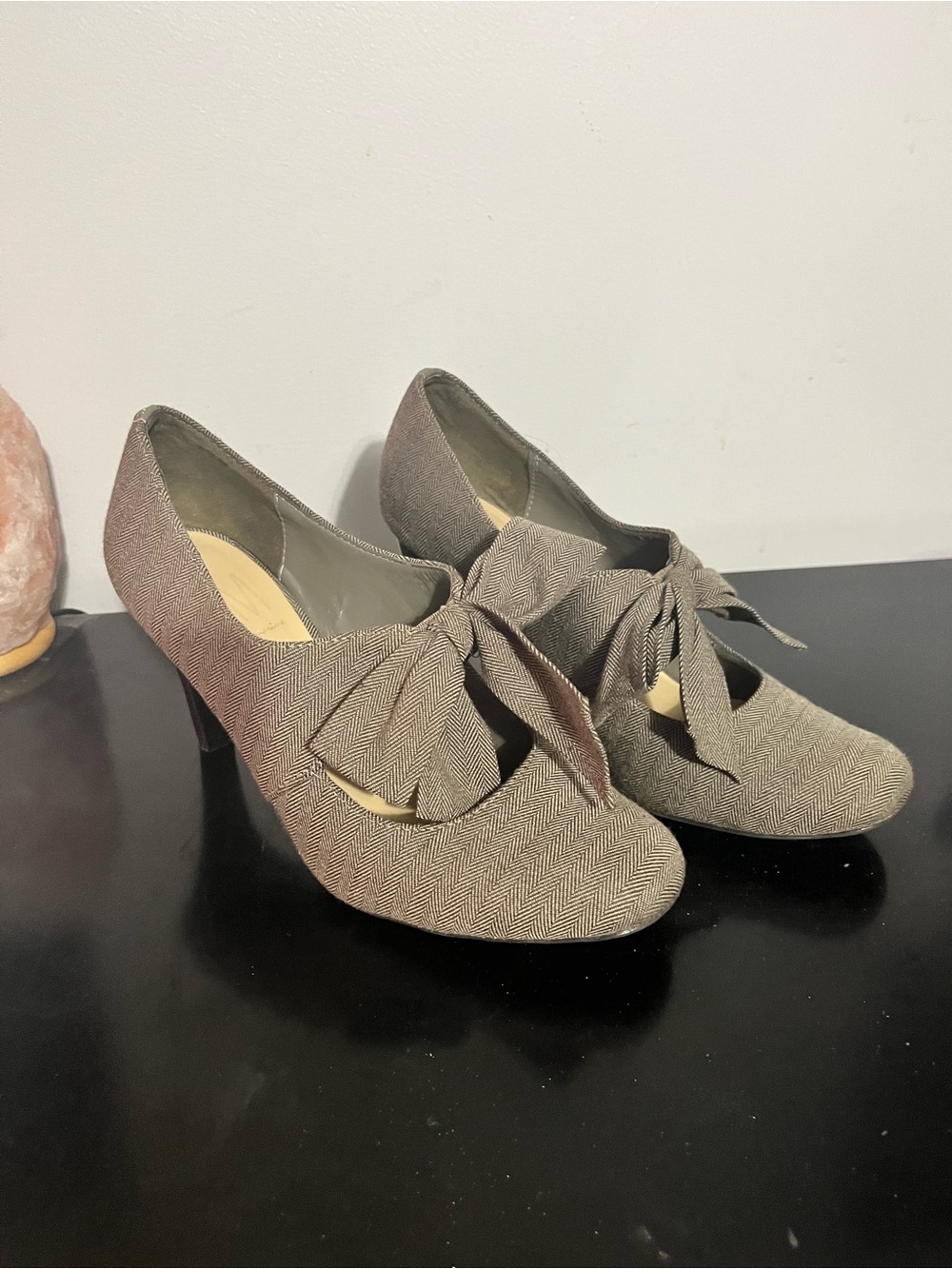 Women's Taupe Bow Accent Heels